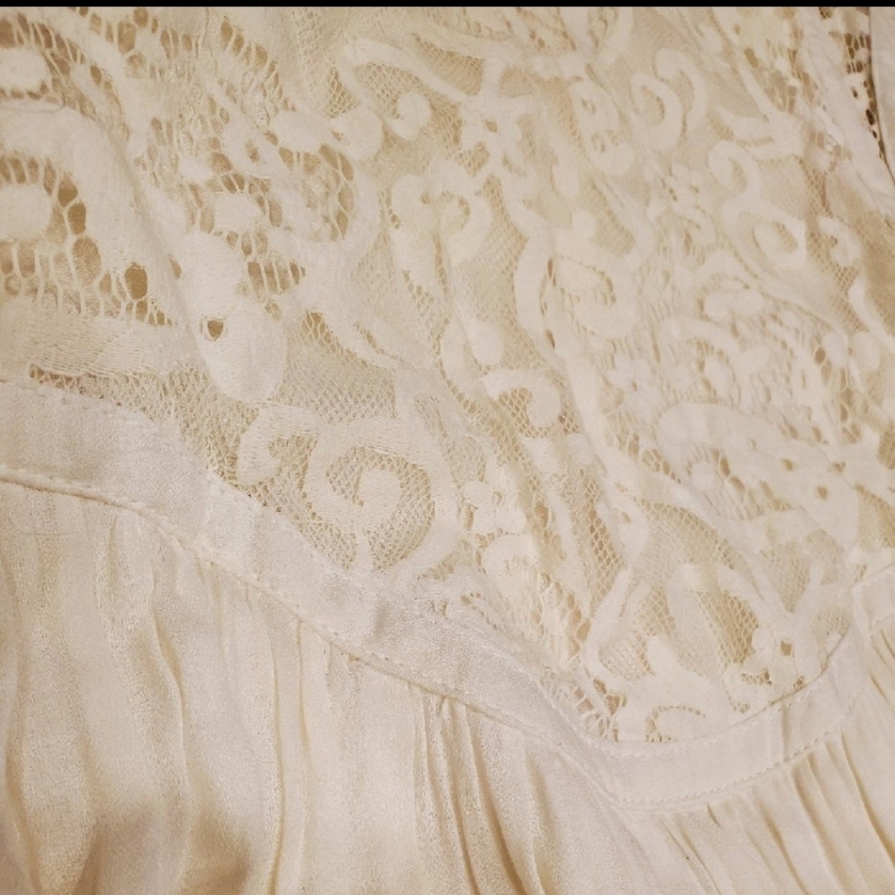 Ivory Lace Dress - Picture 2 of 5